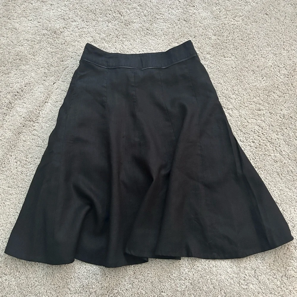 H&M Women’s flowing flare black skirt in size 4. Lined